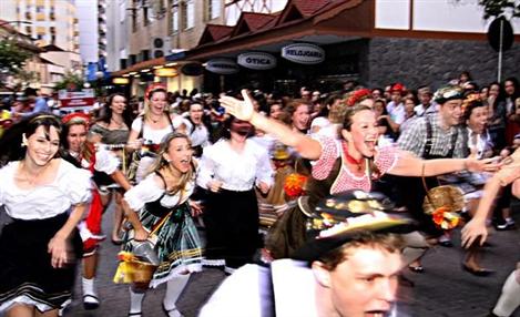 Divulgação Oktoberfest Blumenau